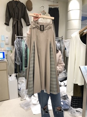 全球视野下的半身裙商机 从零售批发到展会实拍的潮流捕捉